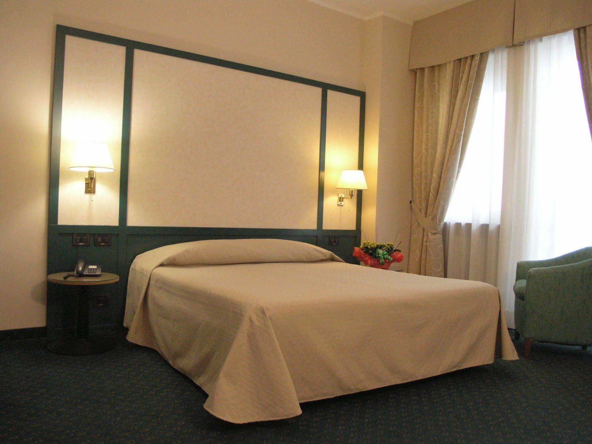 Hotel Smeraldo Torino エクステリア 写真